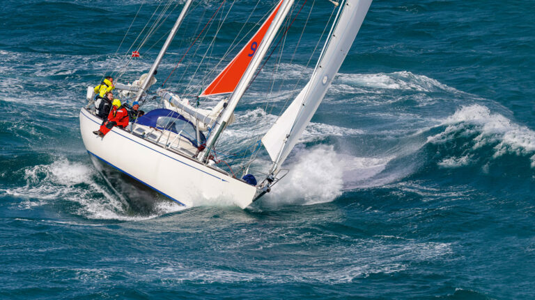 Handling Storms at Sea: A Guide for Experienced Sailors