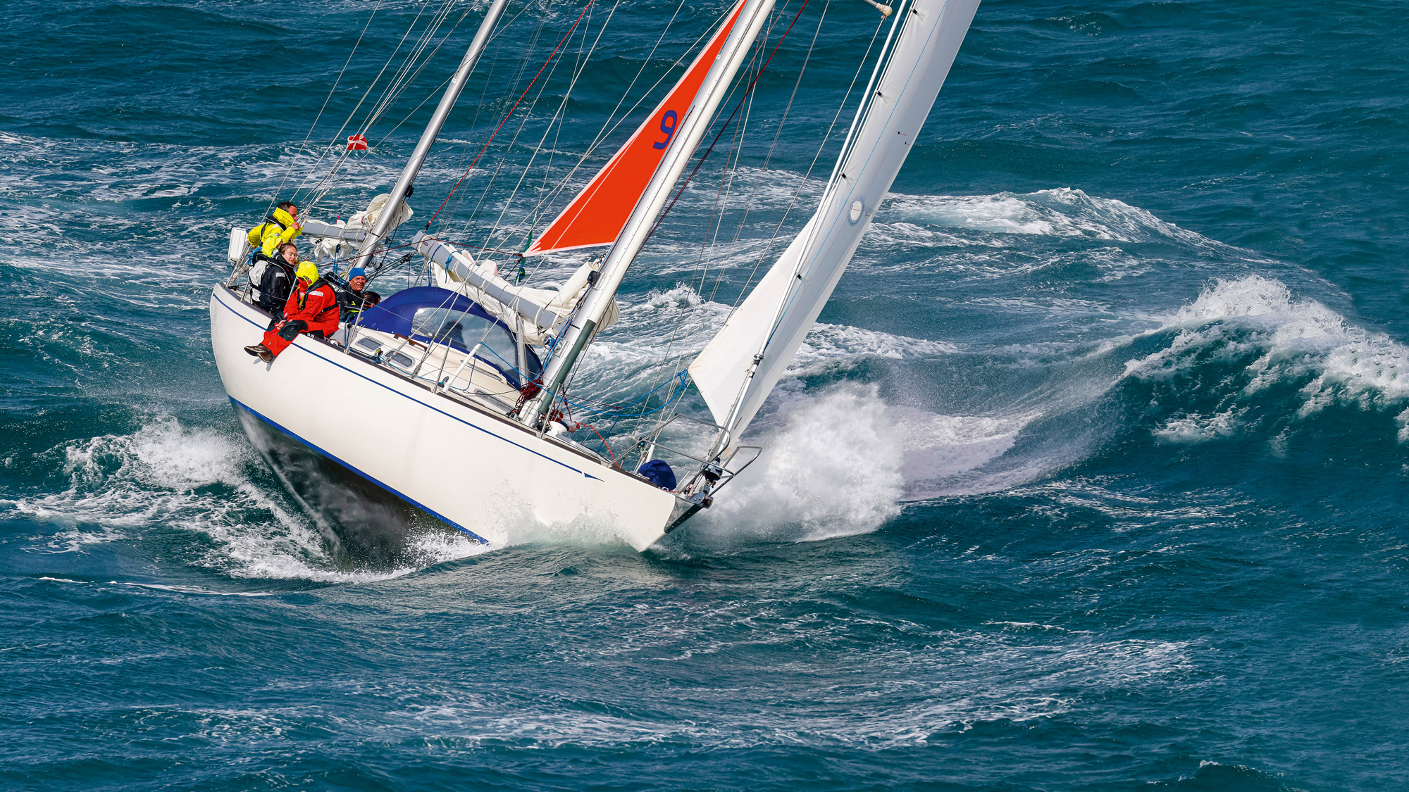 Handling Storms at Sea: A Guide for Experienced Sailors