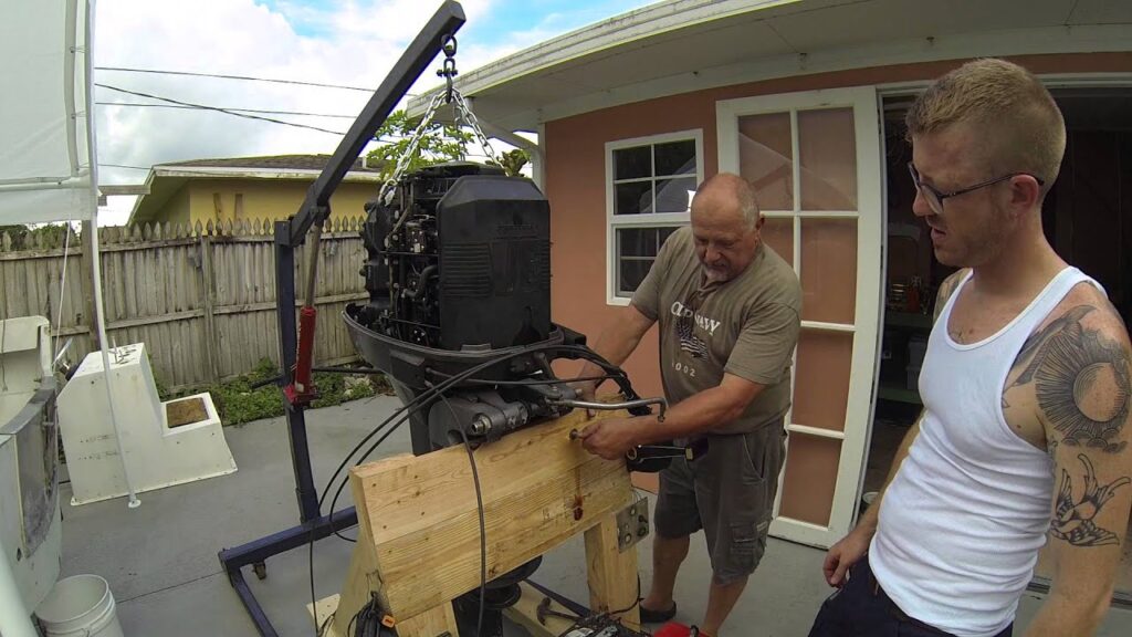 How to Remove a Outboard Motor