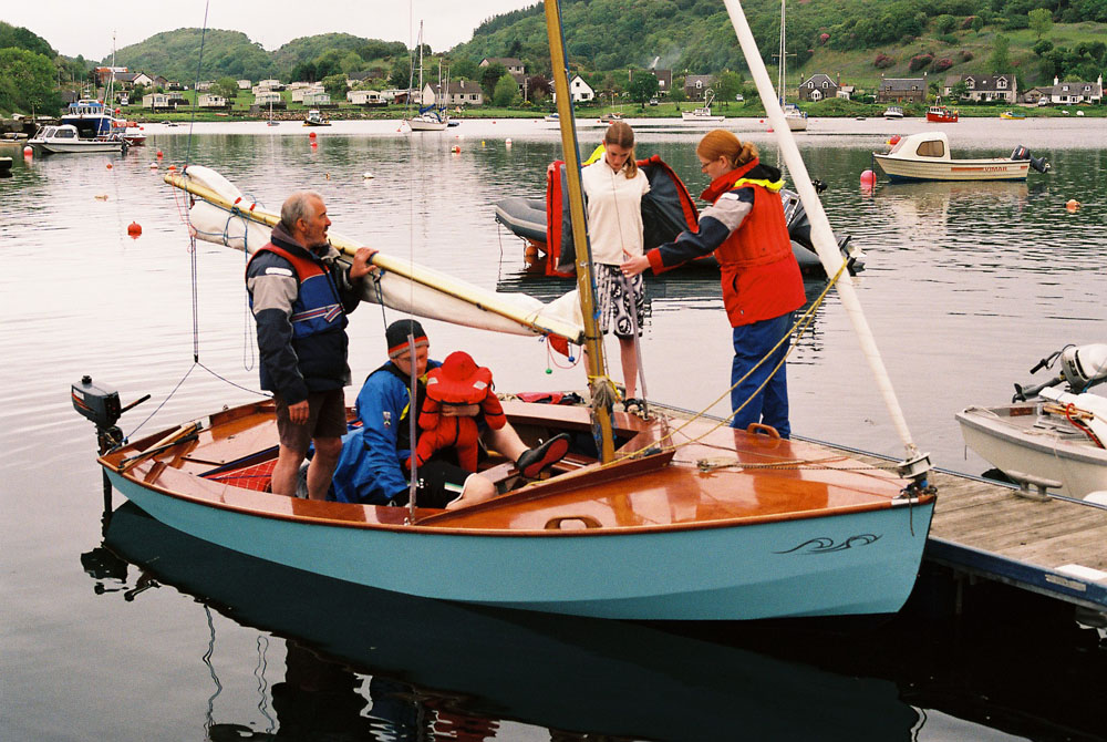Best Small Sailboat For Beginners