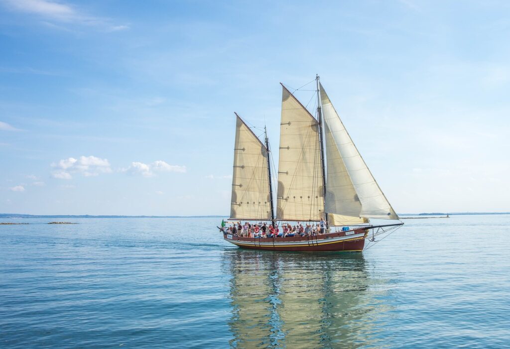 Best Sailboats To Live On